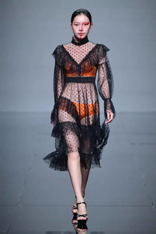 深圳原創(chuàng)設(shè)計(jì)時(shí)裝周 勒芙 彭2018春夏系列服裝發(fā)布秀